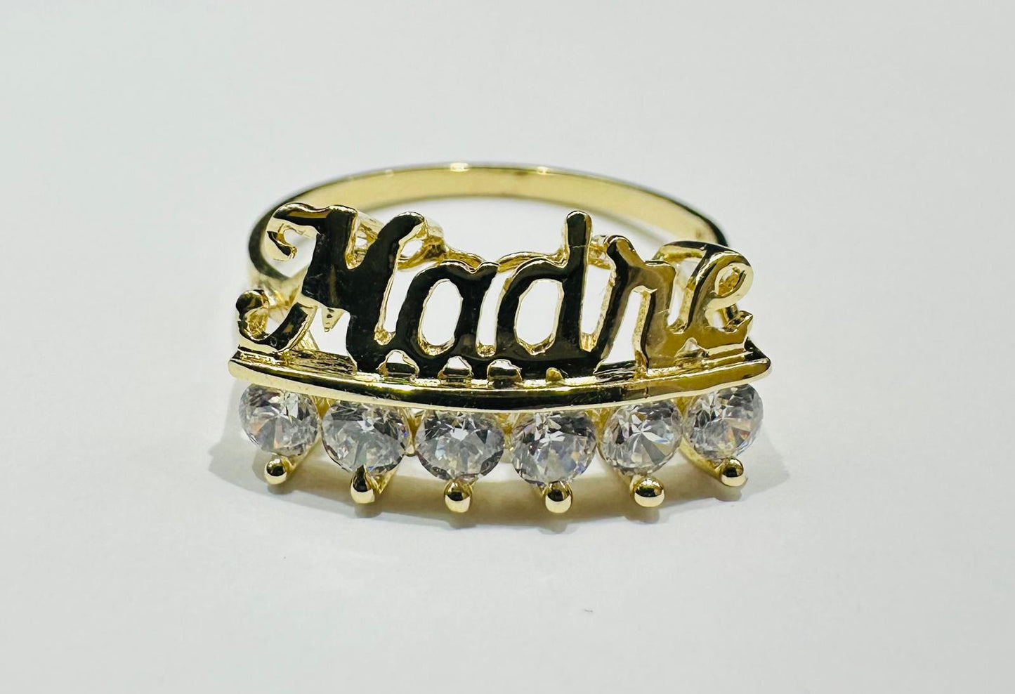 10K GOLD "MOM" RING- WEIGHT: 2.3gm