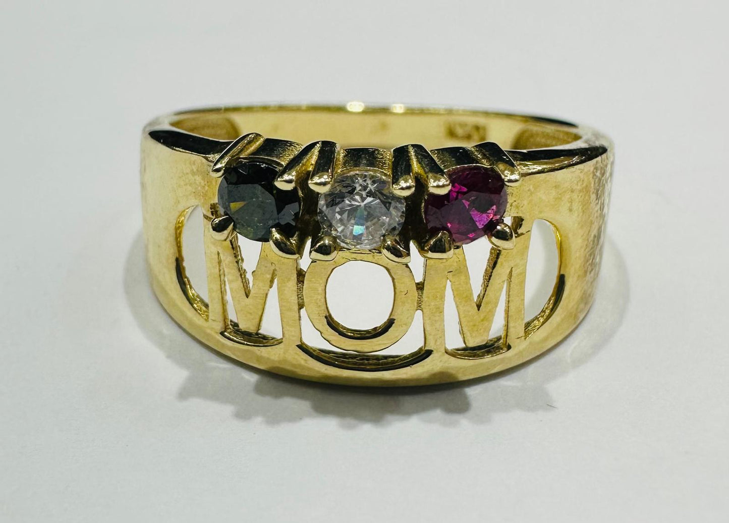 10K GOLD "MOM" RING- WEIGHT: 3.0gm