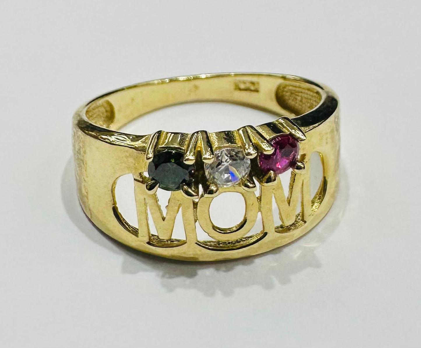 10K GOLD "MOM" RING- WEIGHT: 3.0gm