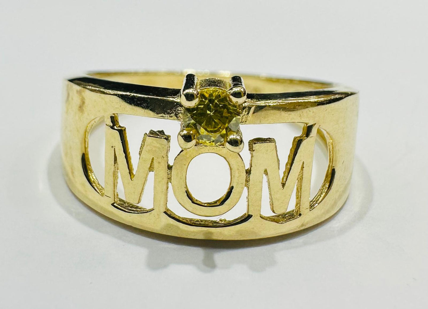 10K GOLD "MOM" RING- WEIGHT: 3.1gm