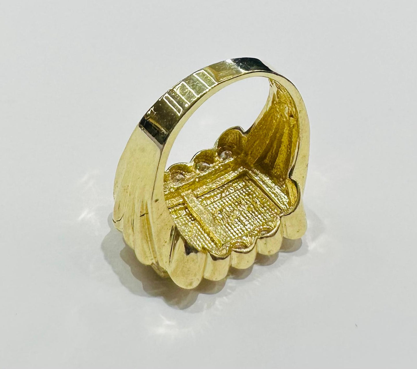 10K GOLD LAST SUPPER RING WITH CZ STONES- WEIGHT: 8.2gm