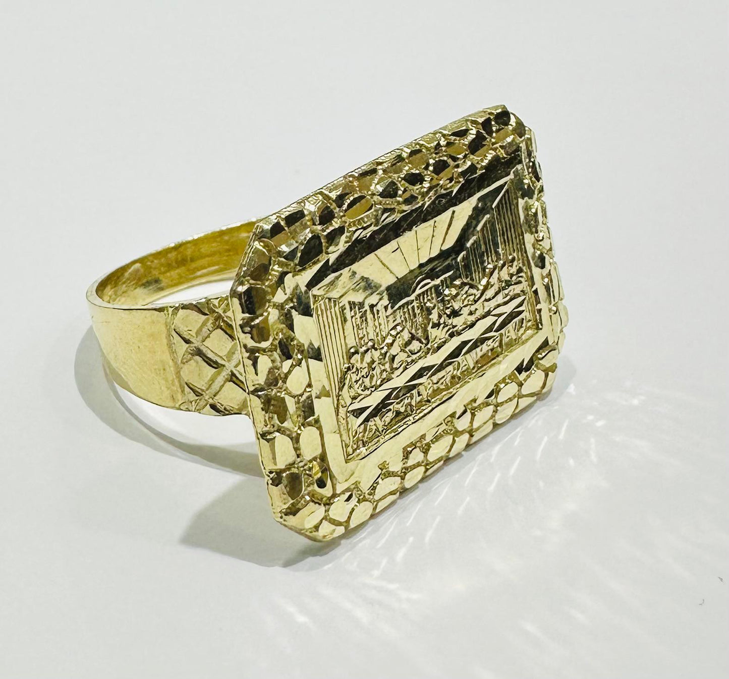 10K GOLD LAST SUPPER RING- WEIGHT: 5.9gm