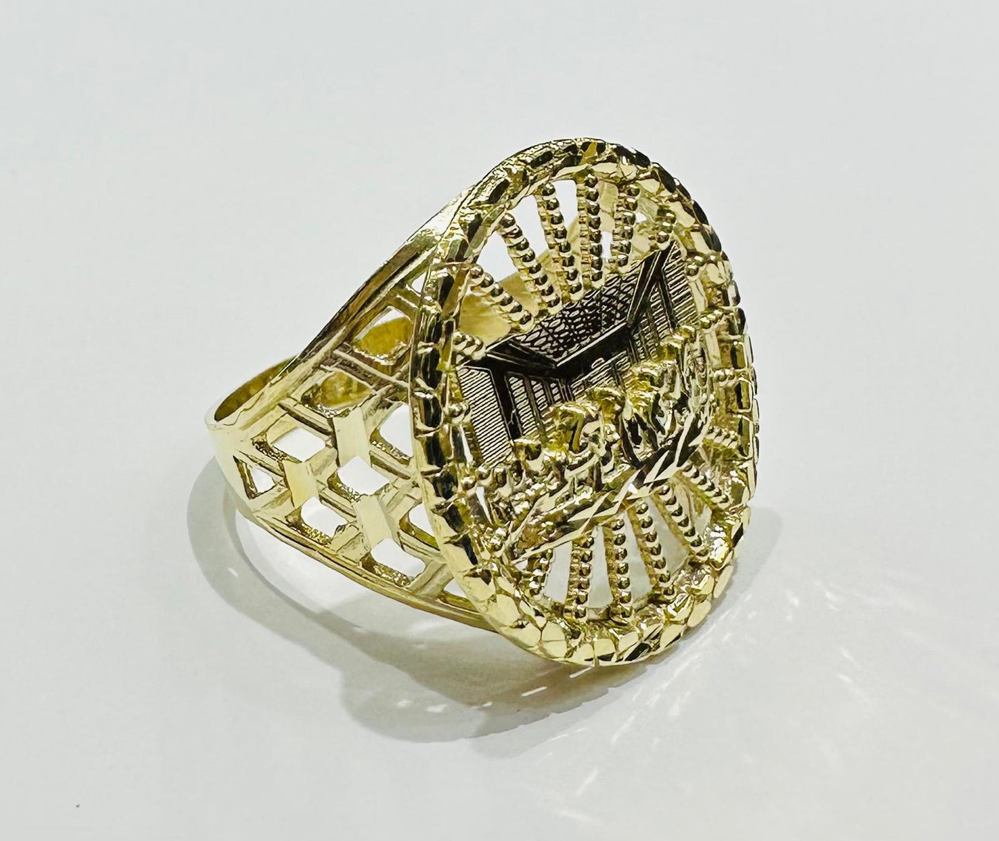 10K GOLD LAST SUPPER RING- WEIGHT: 6.9gm