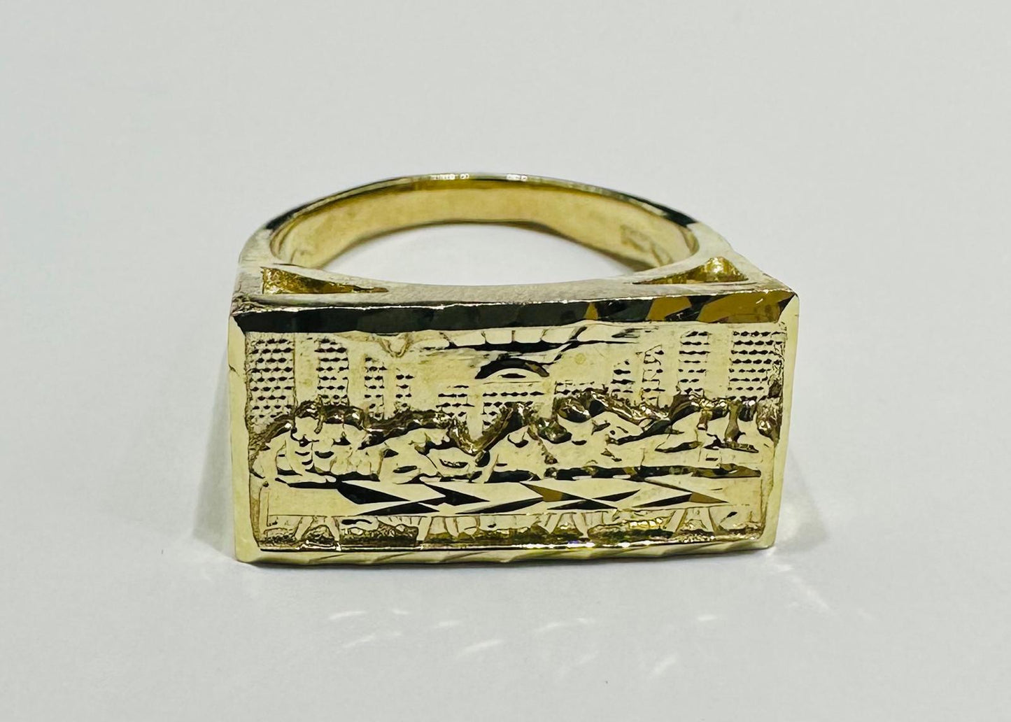 10K GOLD LAST SUPPER RING- WEIGHT: 4.9gm