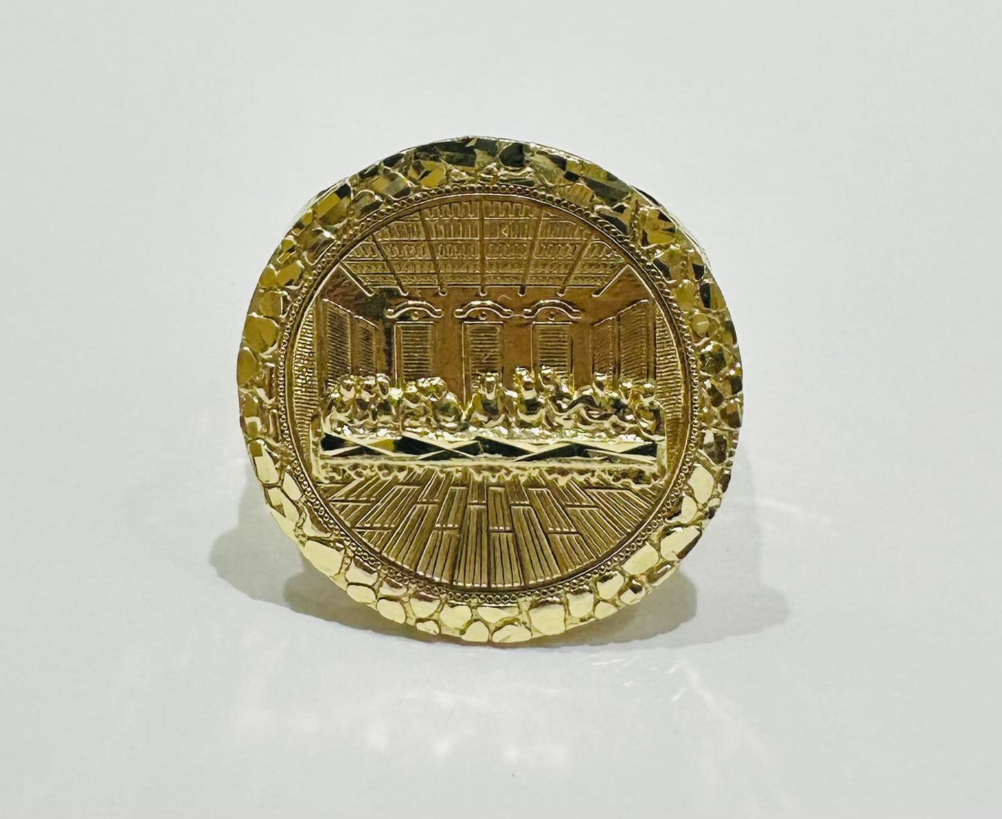 10K GOLD LAST SUPPER RING- WEIGHT: 7.4gm