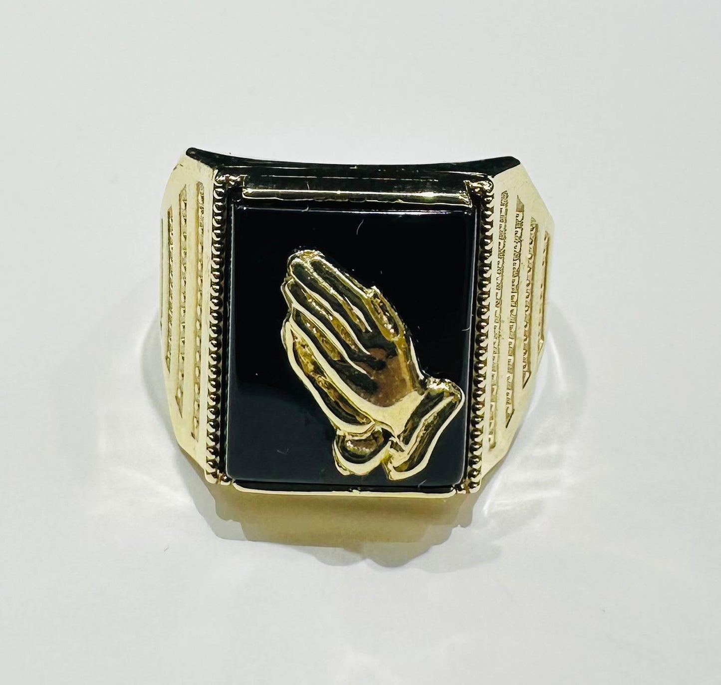 10K GOLD PRAYING HANDS RING- WEIGHT: 4.6gm