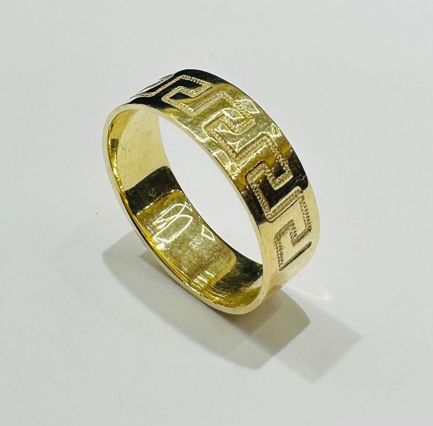 10K GOLD GREEK KEY DESIGN RING - WEIGHT: 5.4gm