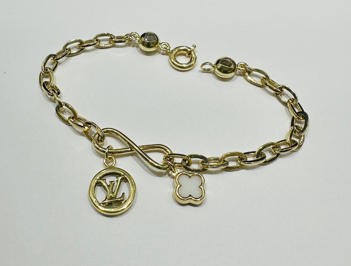 10K GOLD INFINITY CHARM BRACELET- WEIGHT: 5.0gm