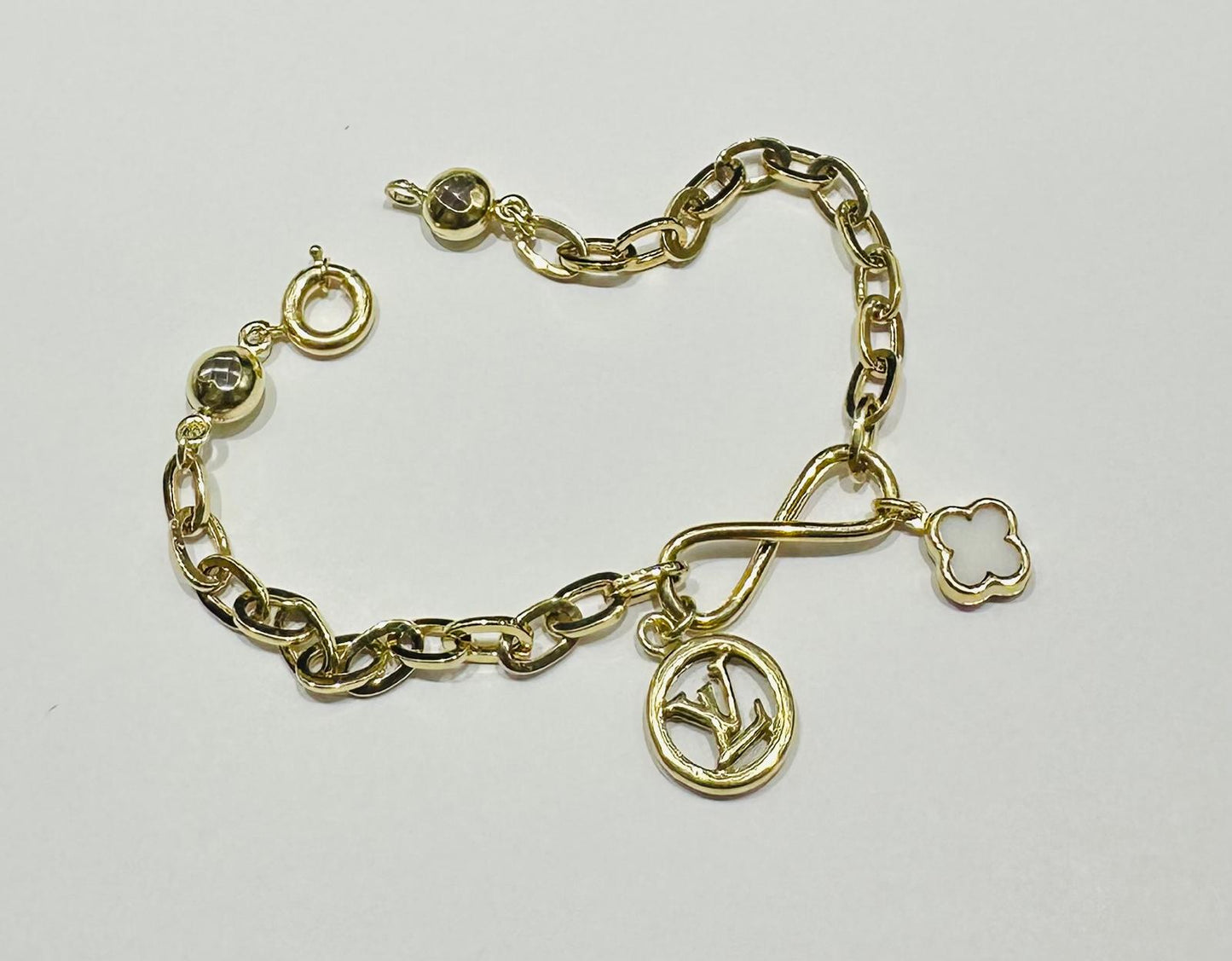 10K GOLD INFINITY CHARM BRACELET- WEIGHT: 5.0gm