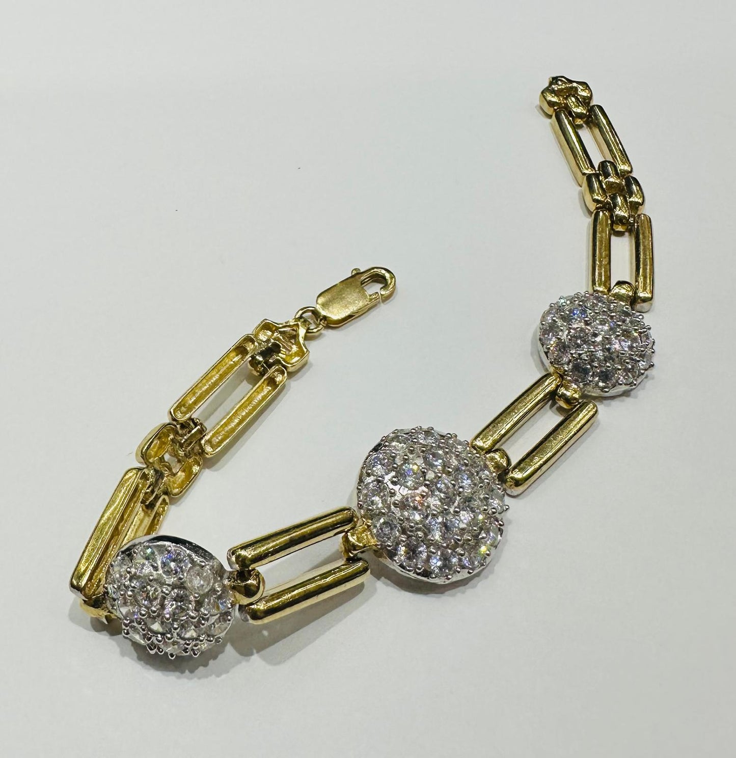 10K GOLD WHITE SAPPHIRE LINK BRACELET- WEIGHT: 24.4gm