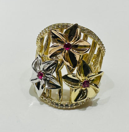 14K GOLD FLOWER RING WITH CZ STONES- WEIGHT: 5.6gm