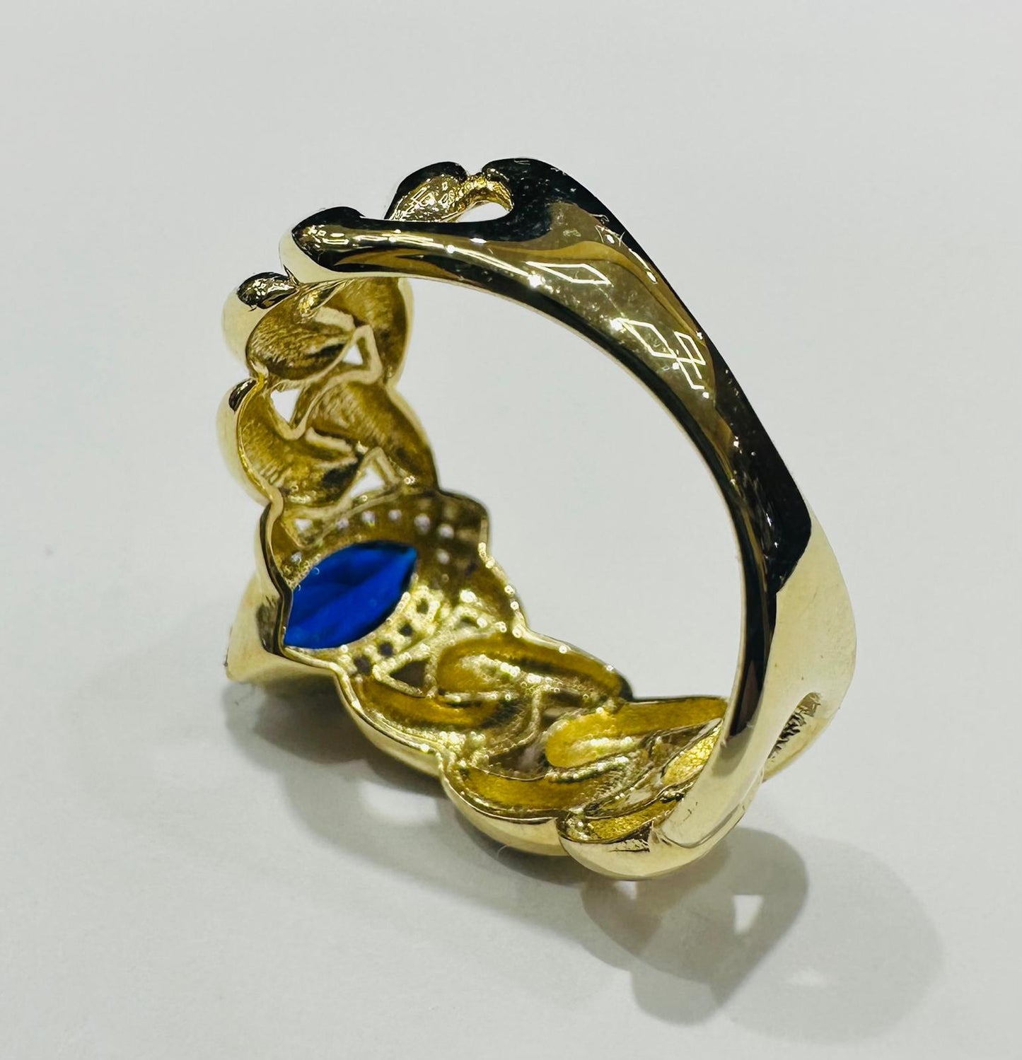 14K GOLD BLUE SAPPHIRE RING WITH CZ STONES- WEIGHT: 3.4gm