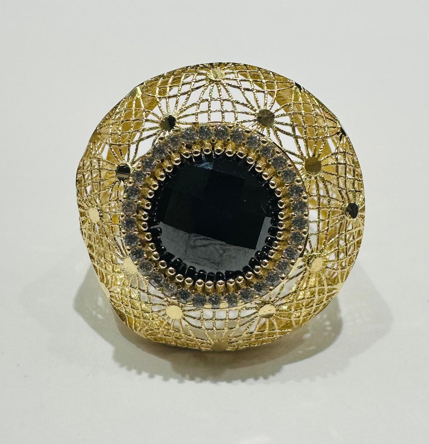 14K GOLD ROUND BLACK STONE RING WITH CZ STONES- WEIGHT: 4.2gm