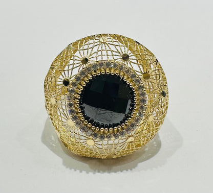 14K GOLD ROUND BLACK STONE RING WITH CZ STONES- WEIGHT: 4.2gm