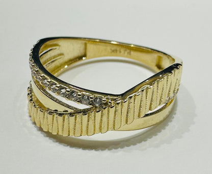 14K GOLD ROUND LINK RING WITH CZ STONES- WEIGHT: 2.4gm