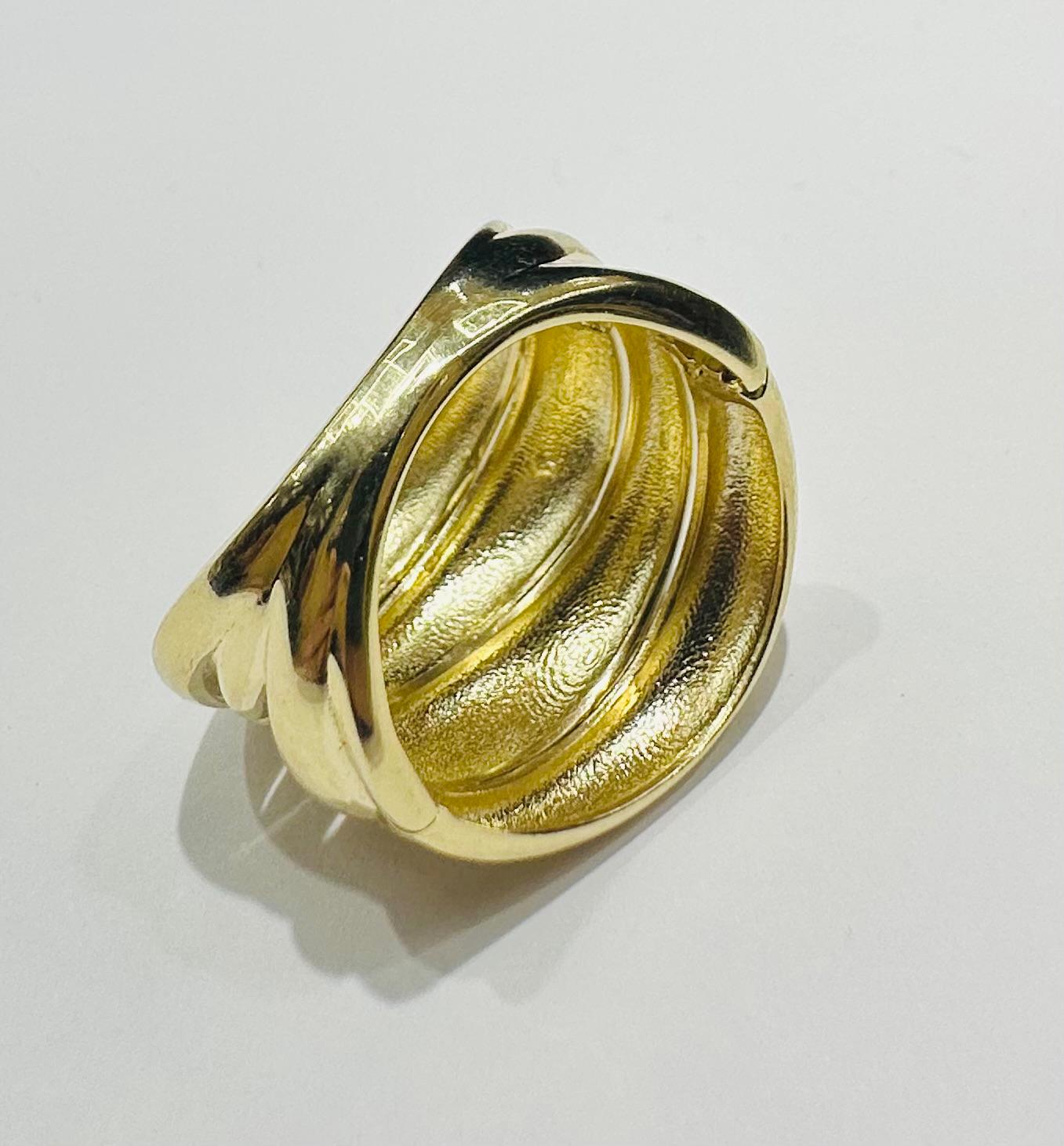 14K GOLD OVAL SHAPED RING- WEIGHT: 6.2gm