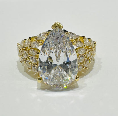 14K GOLD WHITE SAPPHIRE STONE RING- WEIGHT: 5.7gm