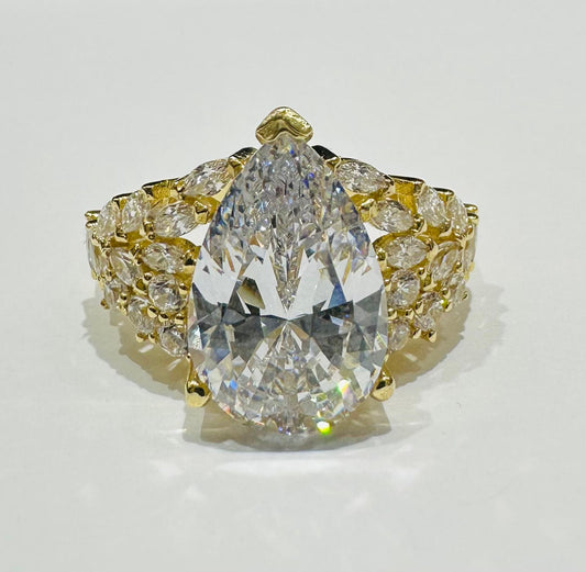 14K GOLD WHITE SAPPHIRE STONE RING- WEIGHT: 5.7gm