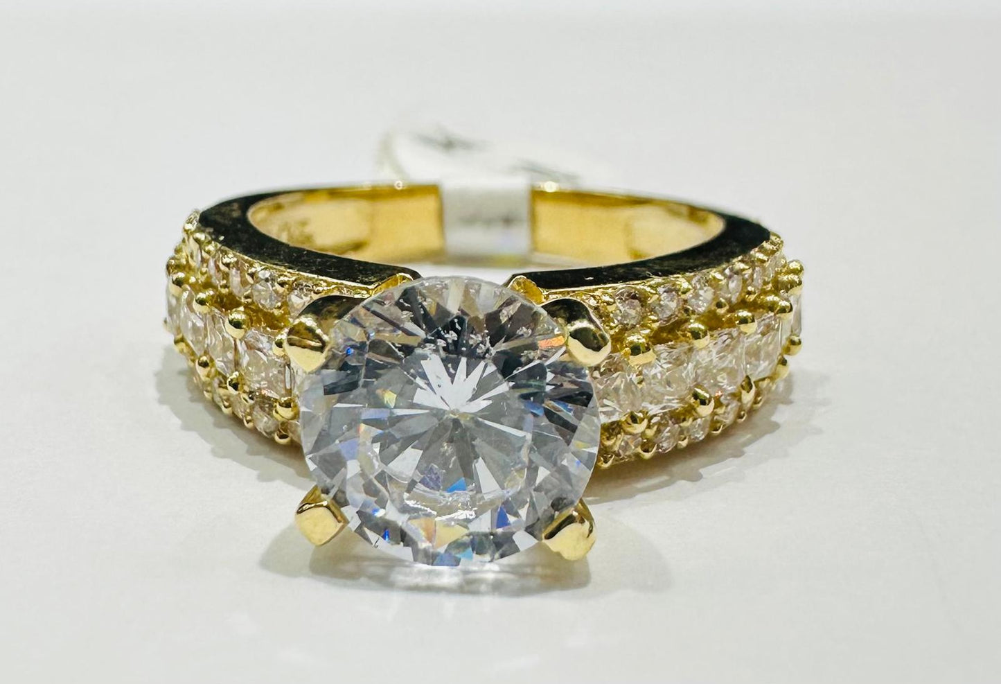14K GOLD WHITE SAPPHIRE RING- WEIGHT: 5.1gm