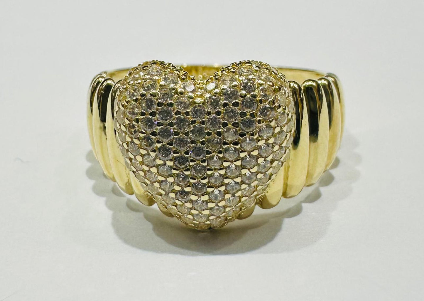14K GOLD HEART RING- WEIGHT: 3.2gm