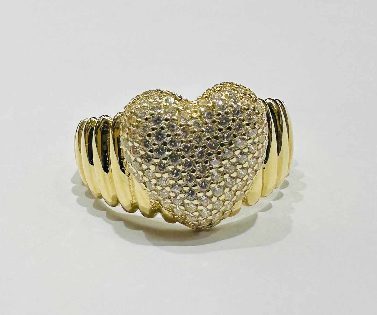 14K GOLD HEART RING- WEIGHT: 3.2gm