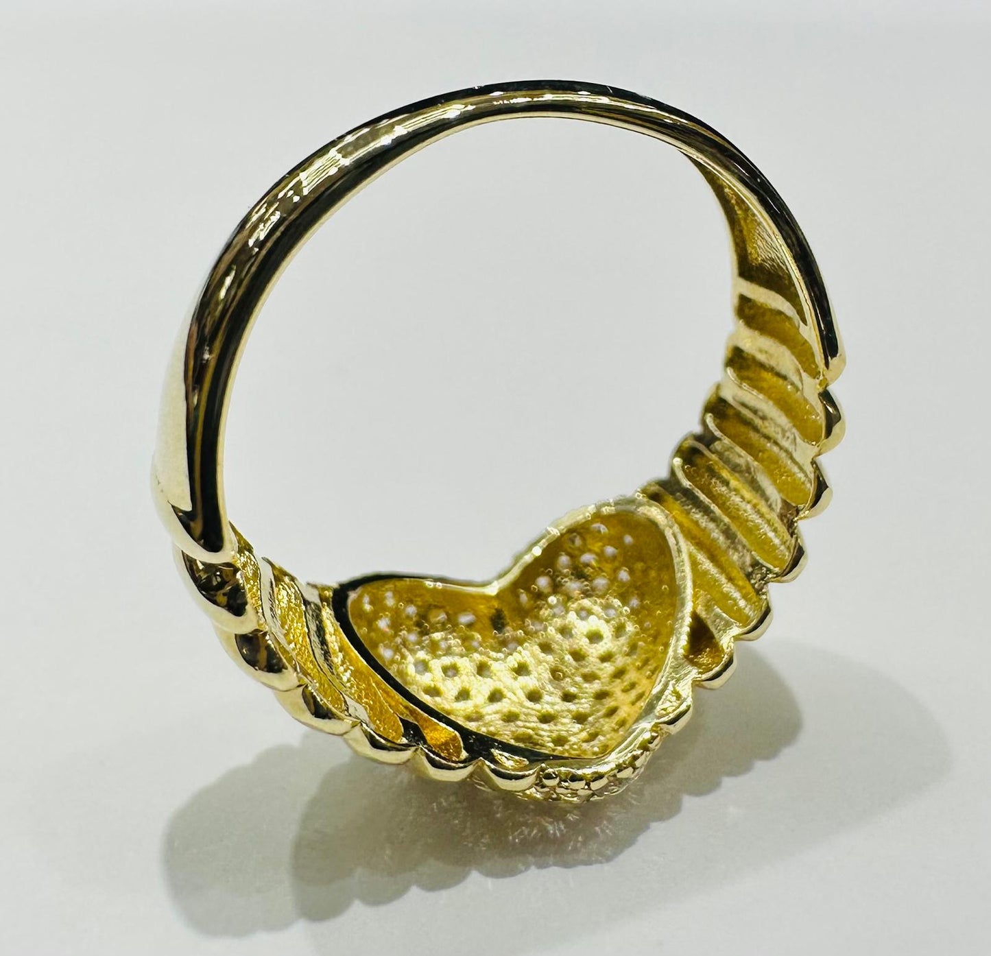 14K GOLD HEART RING- WEIGHT: 3.2gm