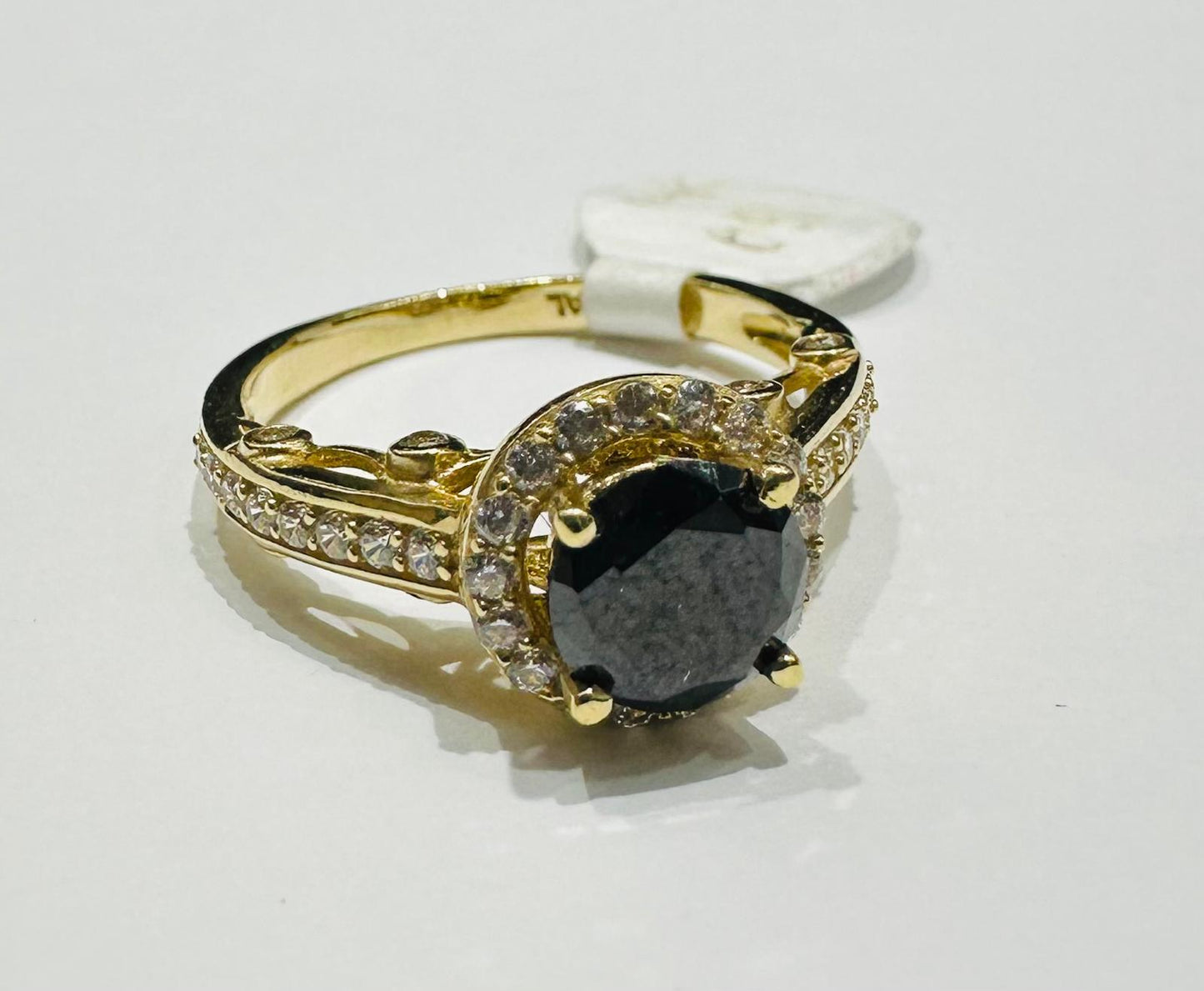 14K GOLD BLACK STONE RING- WEIGHT: 3.4gm