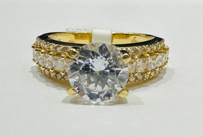14K GOLD ROUND RING WITH WHITE SAPPHIRE- WEIGHT: 5.1gm