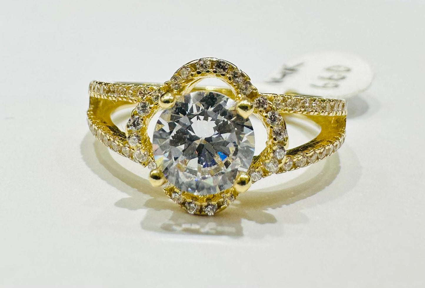 14K GOLD WHITE SAPPHIRE RING- WEIGHT: 3.4gm
