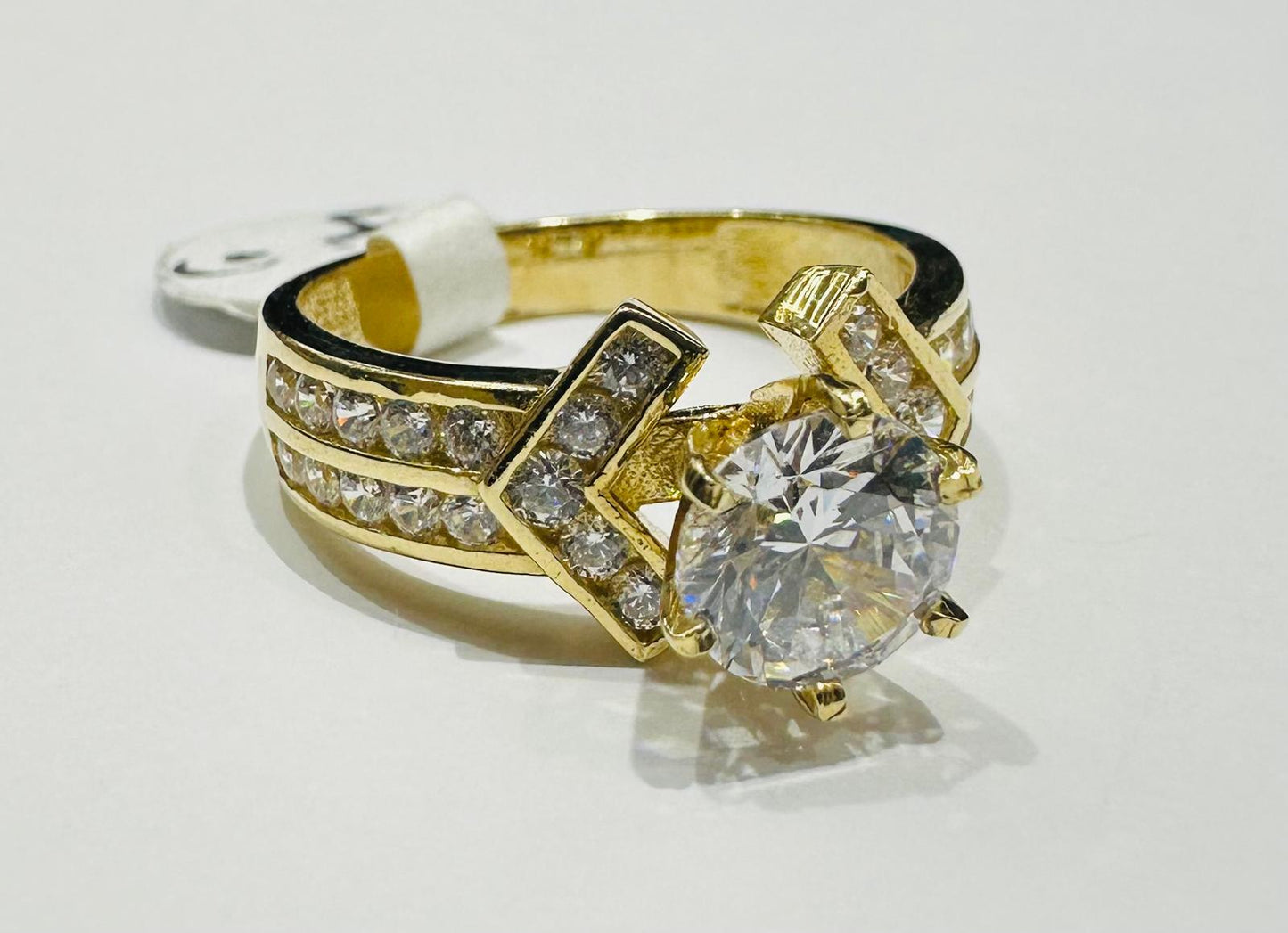 14K GOLD WHITE SAPPHIRE RING- WEIGHT: 4.8gm