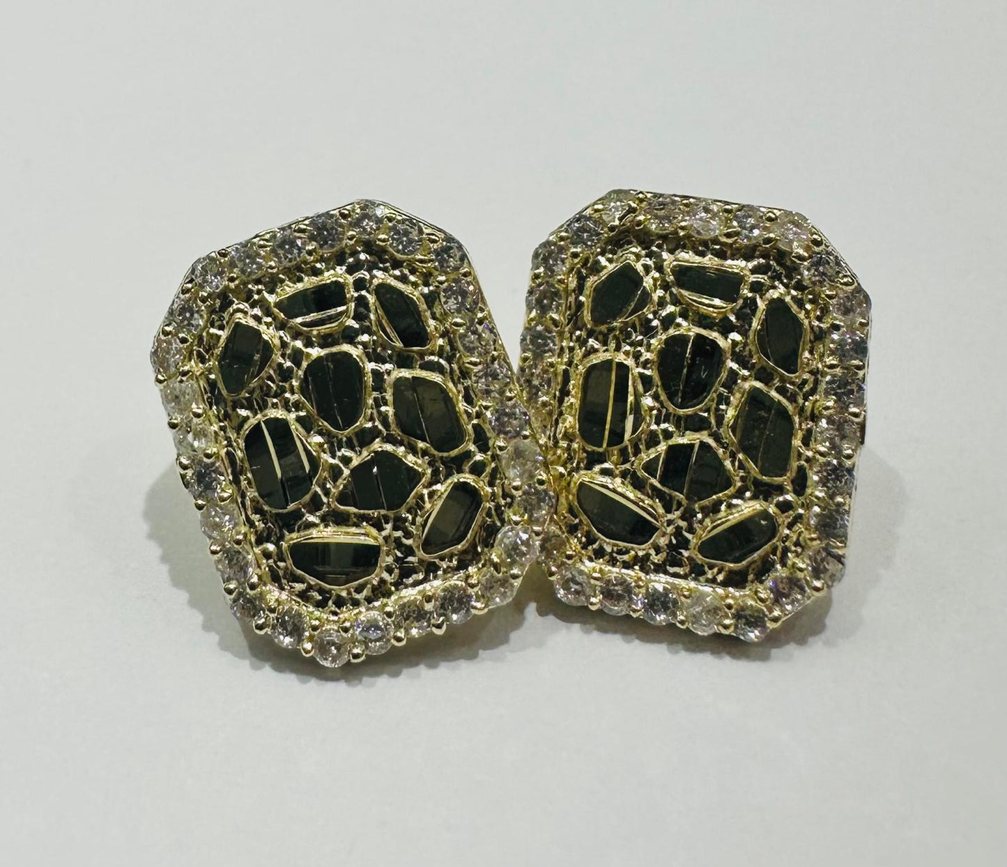 10K GOLD NUGGET EARRINGS WITH WHITE SAPPHIRE- WEIGHT: 2.1gm