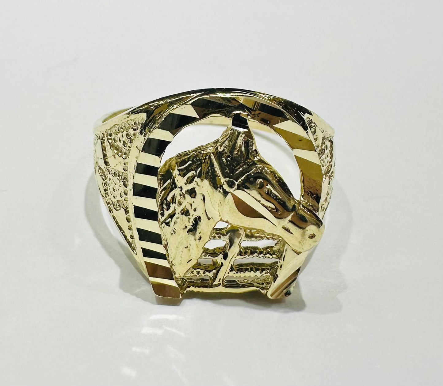 10K GOLD HORSESHOE RING- WEIGHT: 3.3gm