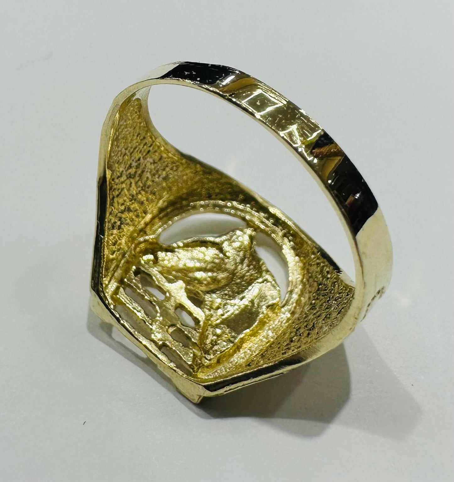 10K GOLD HORSESHOE RING- WEIGHT: 3.3gm