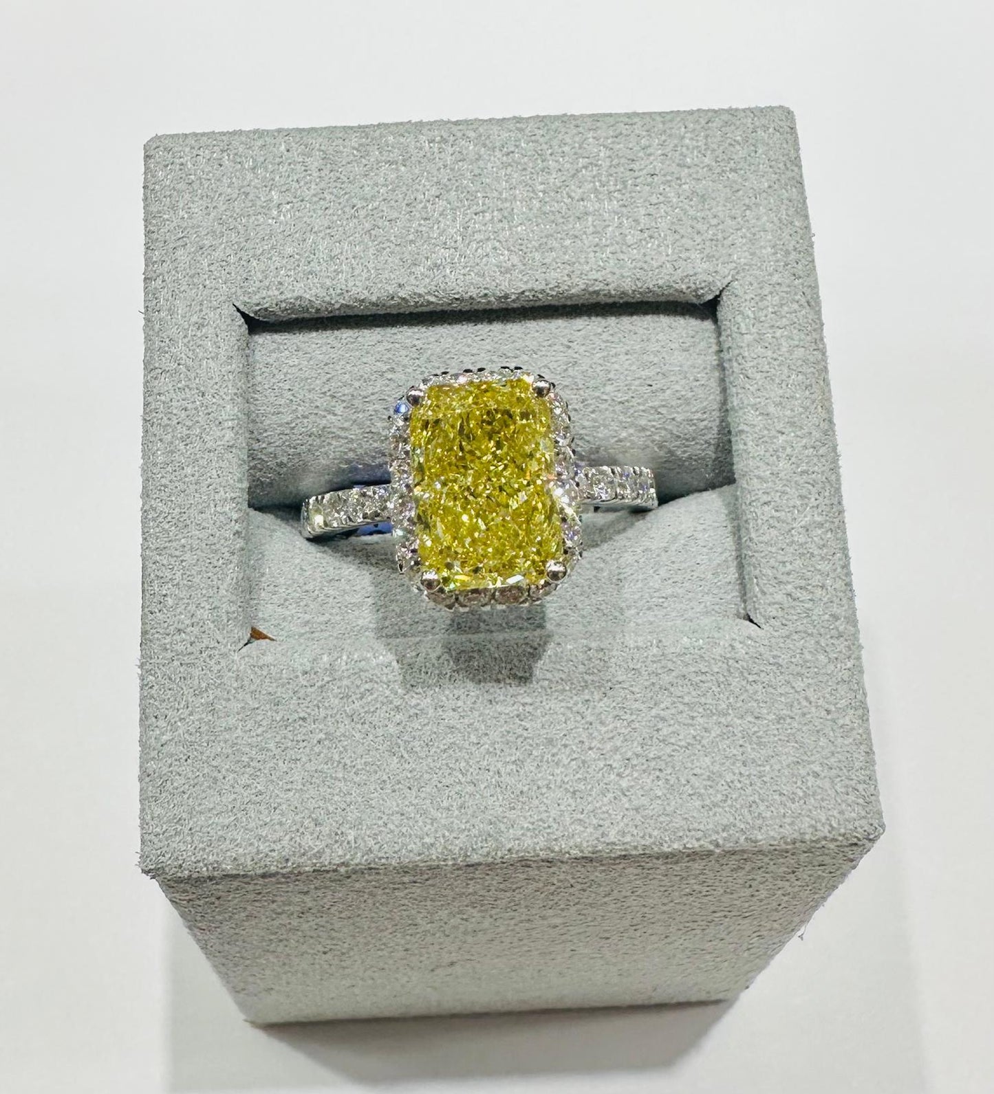 14K GOLD LAB GROWN YELLOW  RADT DIAMOND RING-  4.00CT