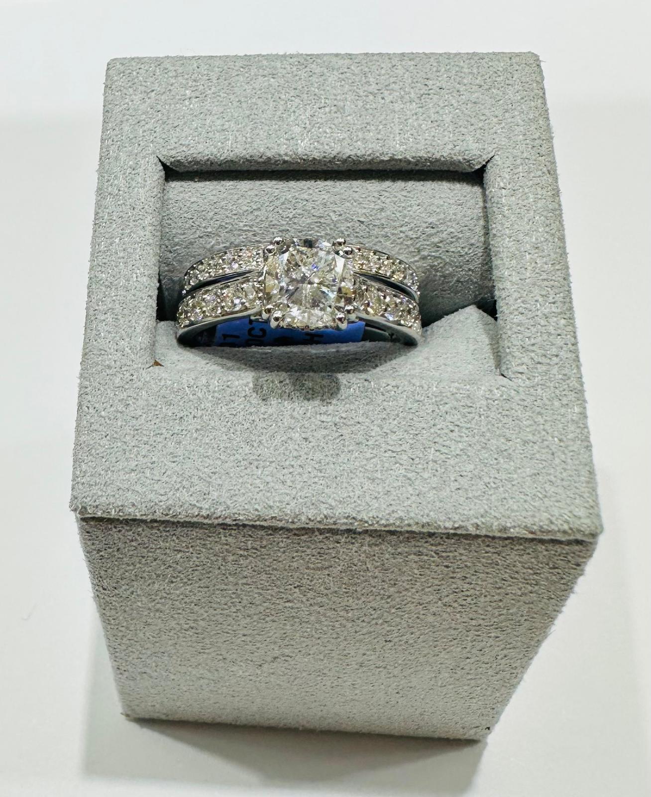 14K GOLD LAB GROWN CUSH VS1/VS2 DIAMOND RING-  2.50CT