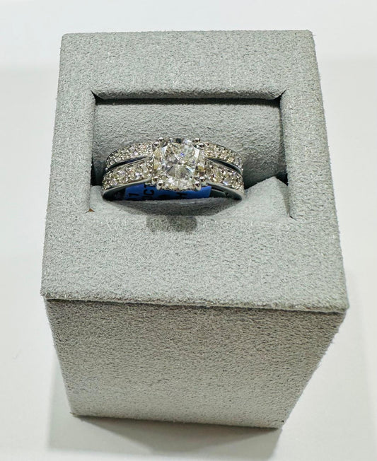 14K GOLD LAB GROWN CUSH VS1/VS2 DIAMOND RING-  2.50CT