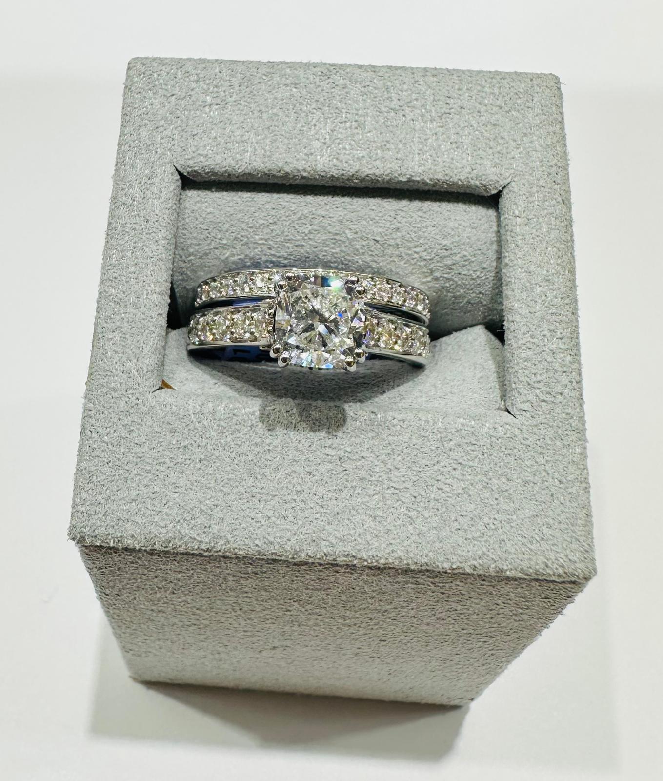 14K GOLD LAB GROWN CUSH VS1/VS2 DIAMOND RING-  2.50CT