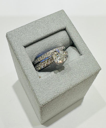14K GOLD LAB GROWN CUSH VS1/VS2 DIAMOND RING-  2.50CT