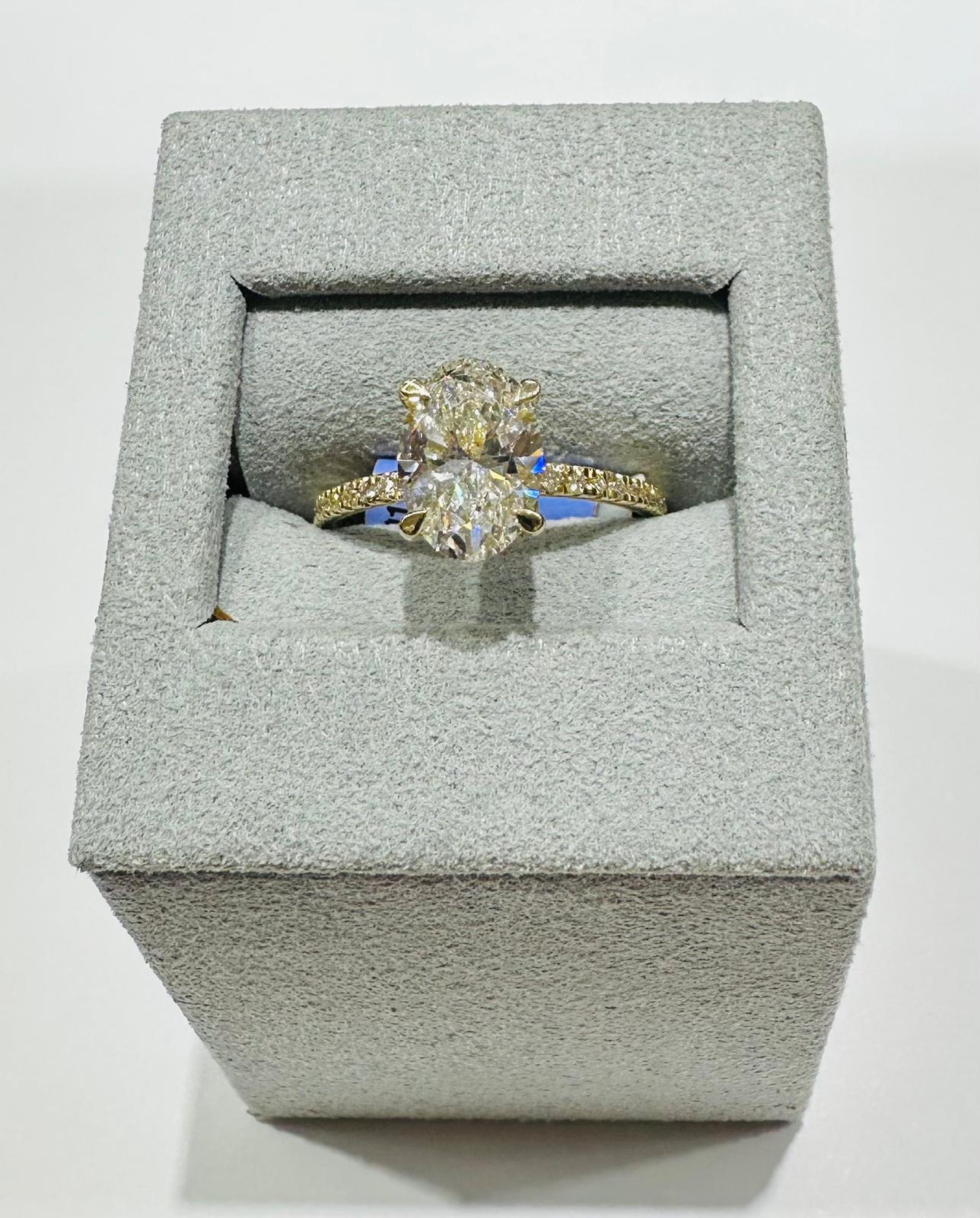 14K GOLD LAB GROWN VS1/VS2 OVAL DIAMOND RING-  2.20CT