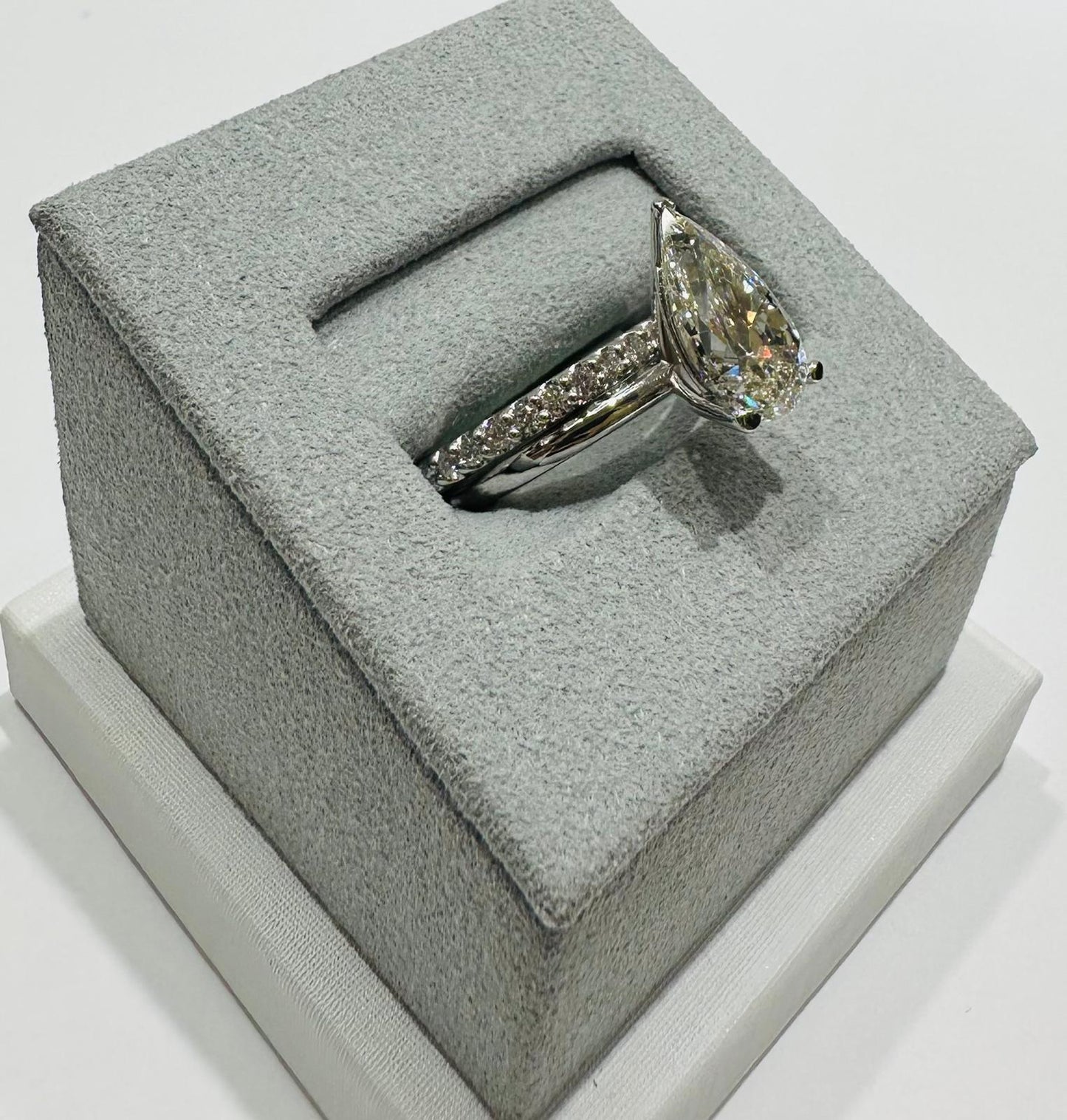 14K WHITE GOLD LAB GROWN PEAR DIAMOND RING  VS2-  3.50CTW