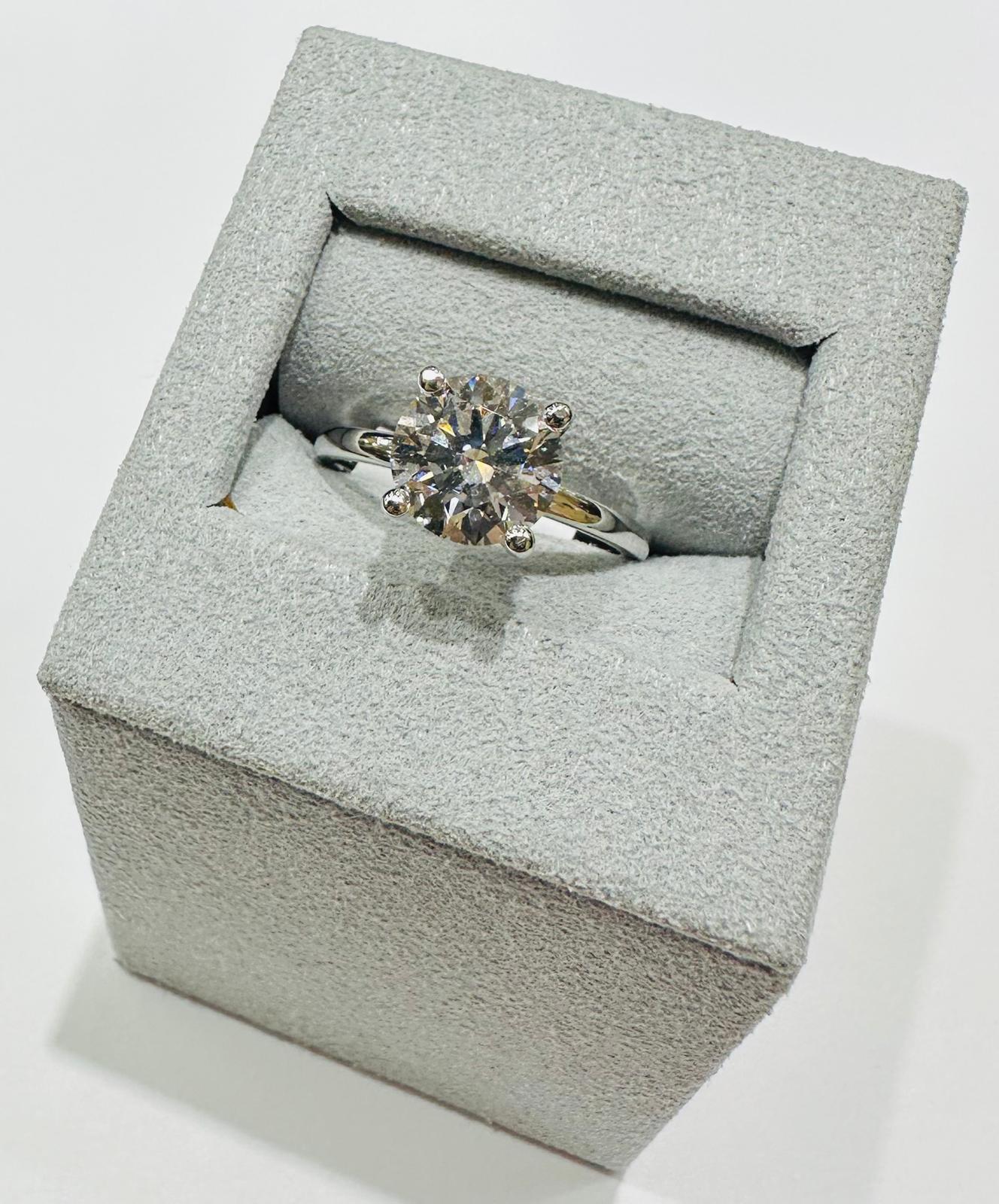 14K WHITE GOLD LAB GROWN DIAMOND RING VS-  2.04CT   2.72gm