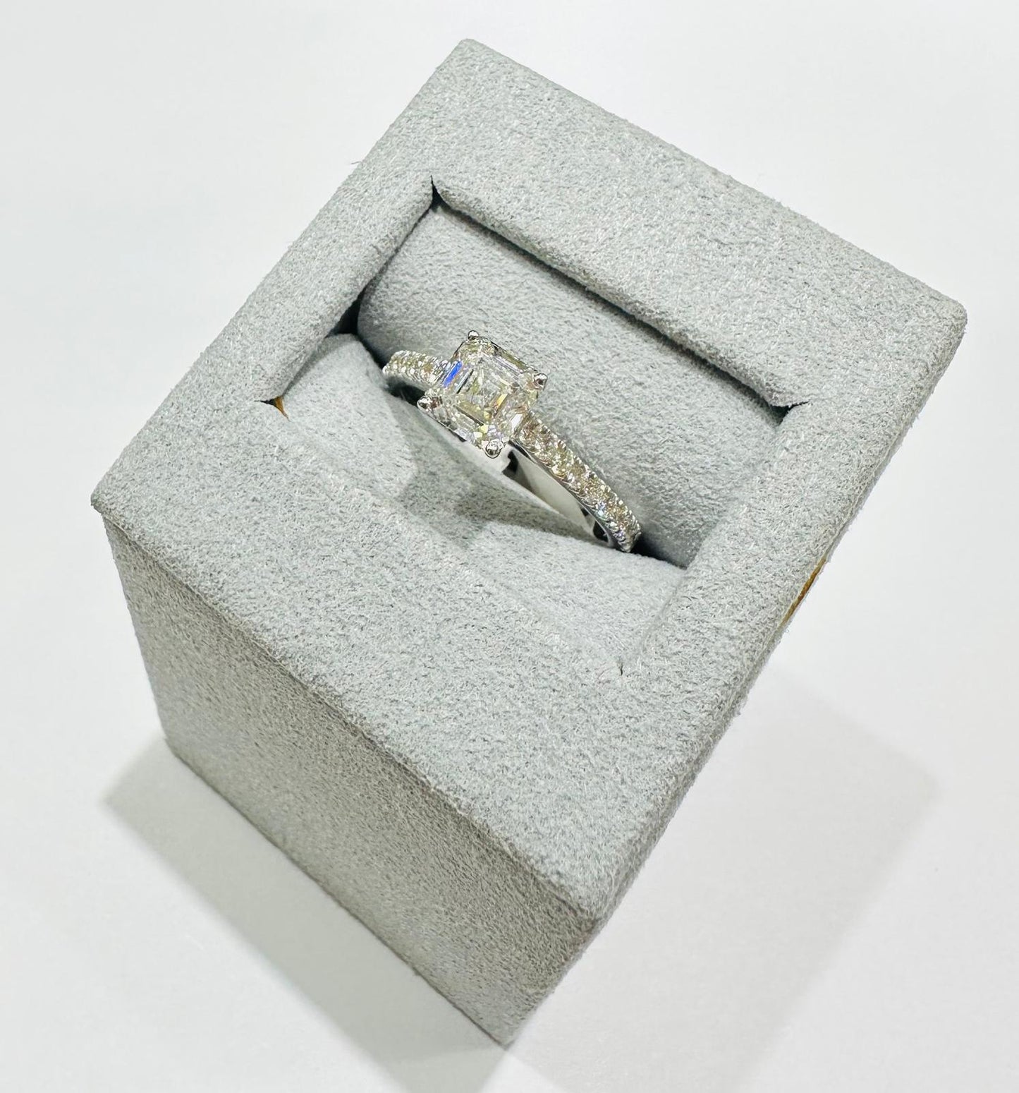 14K GOLD LAB GROWN DIAMOND RING VS-  1.44CT    2.47gm