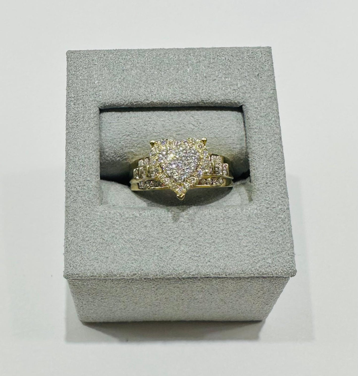10K GOLD LAB GROWN DIAMOND HEART RING VS-  0.83CTW