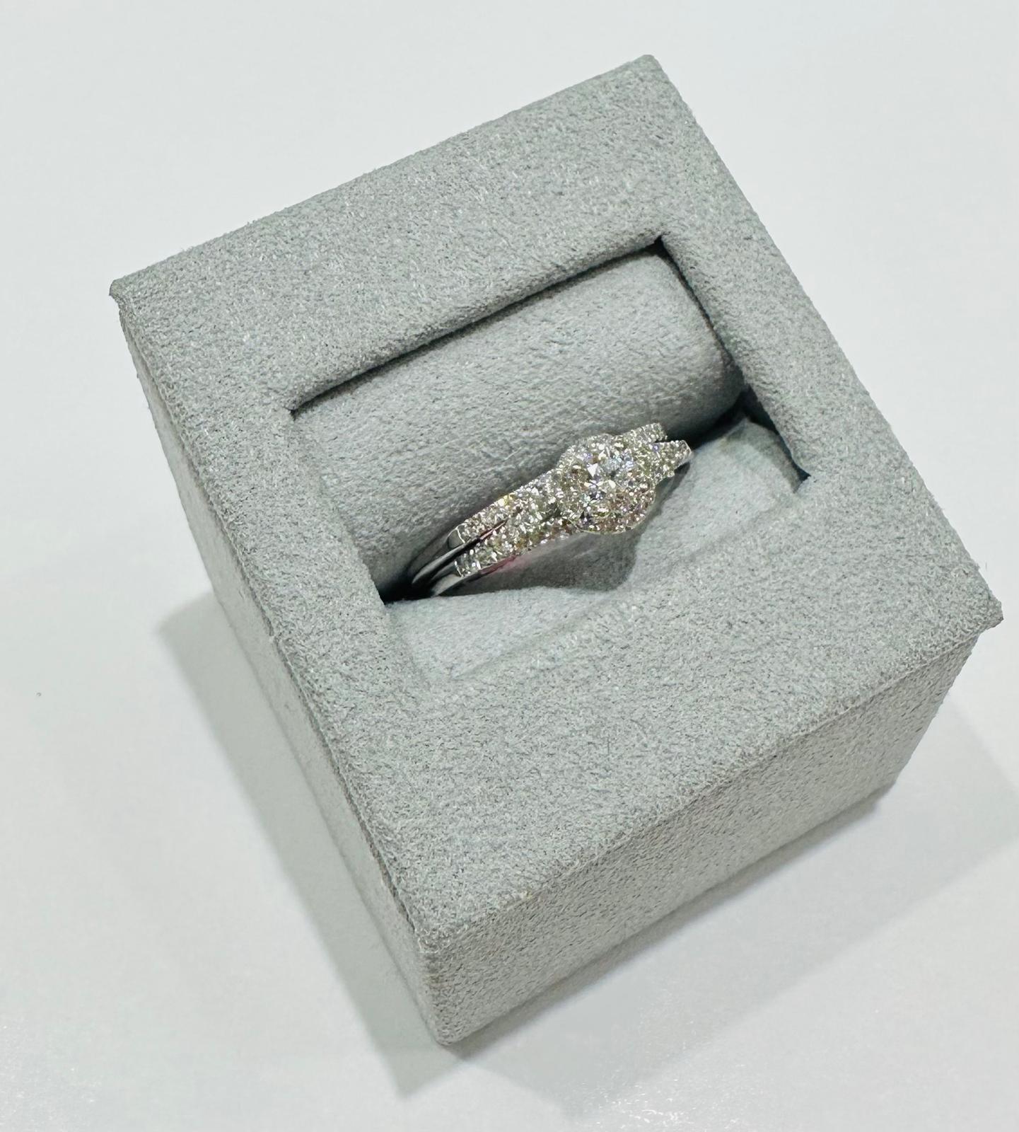 10K GOLD LAB GROWN DIAMOND RING VS-  0.50CT/0.20R