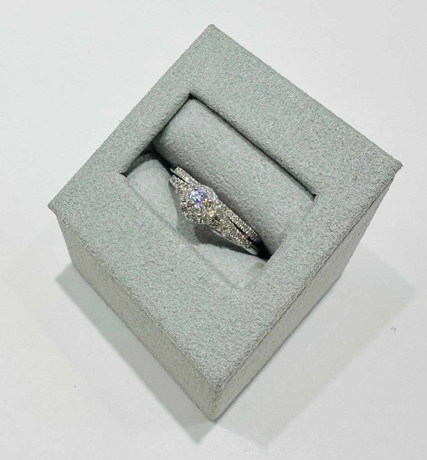 10K GOLD LAB GROWN DIAMOND RING VS-  0.50CT/0.20R