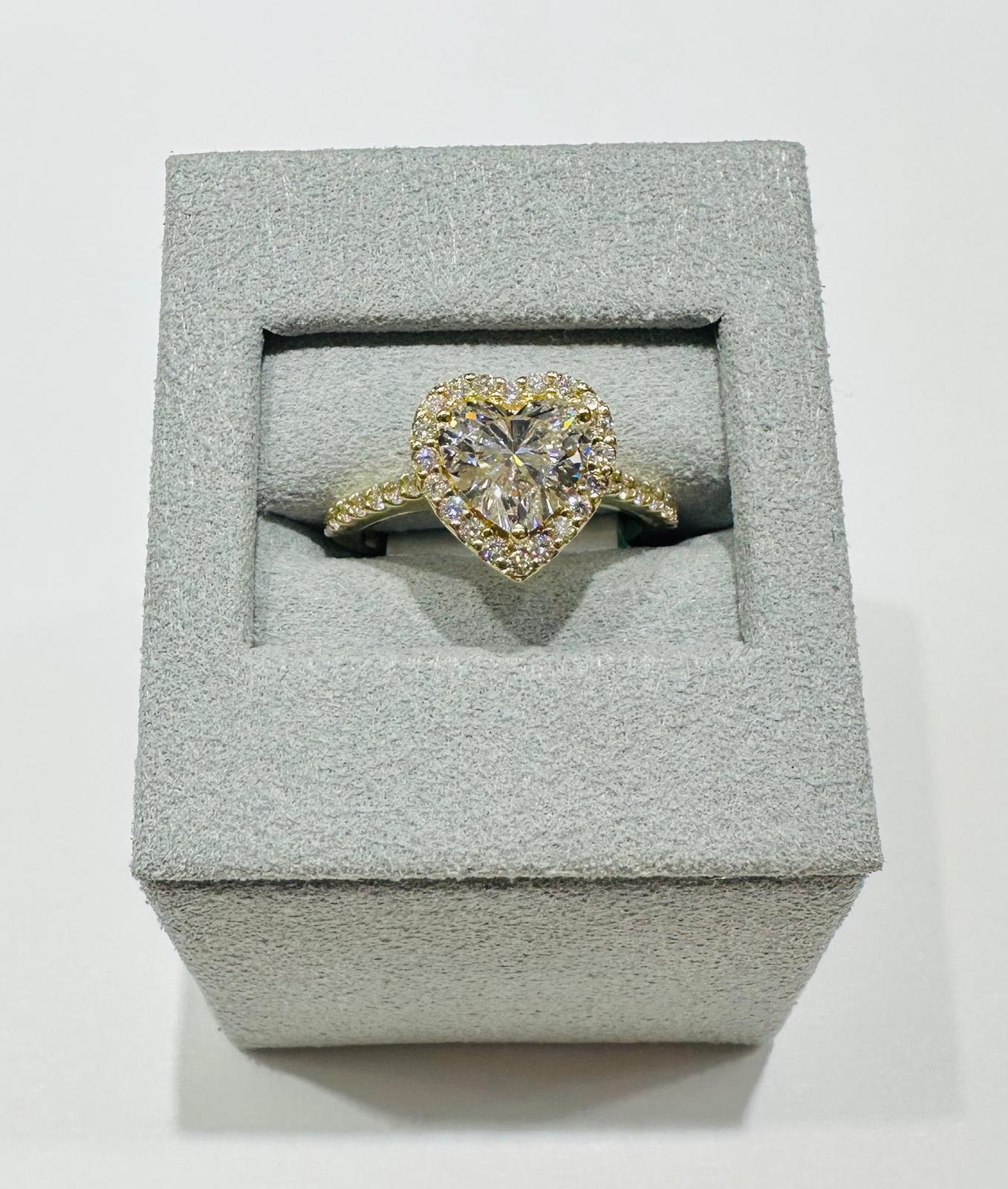 14K GOLD LAB GROWN DIAMOND HEART RNG VS- 2.01CTTW