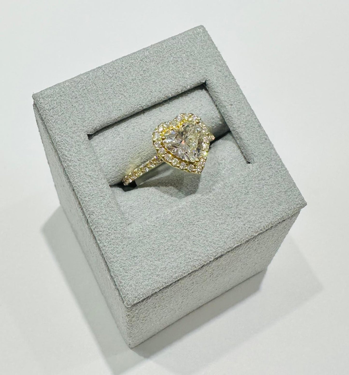 14K GOLD LAB GROWN DIAMOND HEART RNG VS- 2.01CTTW