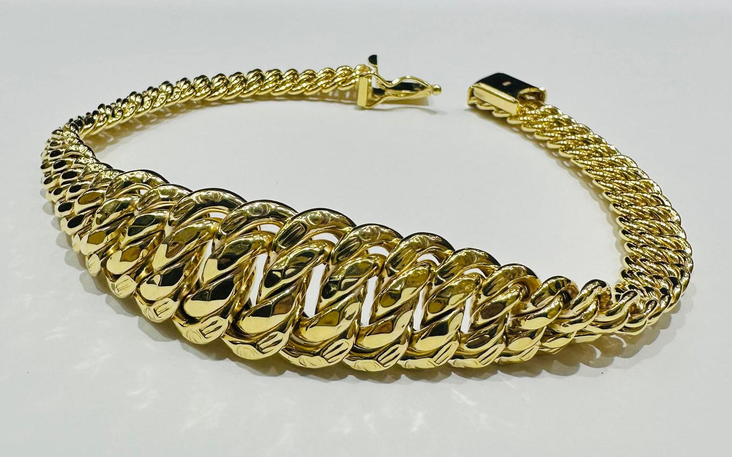 10K GOLD PRINCESS CUT BRACELET-  8"  WEIGHT: 12.0gm