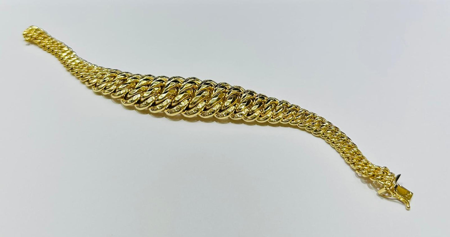 10K GOLD PRINCESS CUT BRACELET-  8"  WEIGHT: 21.8gm