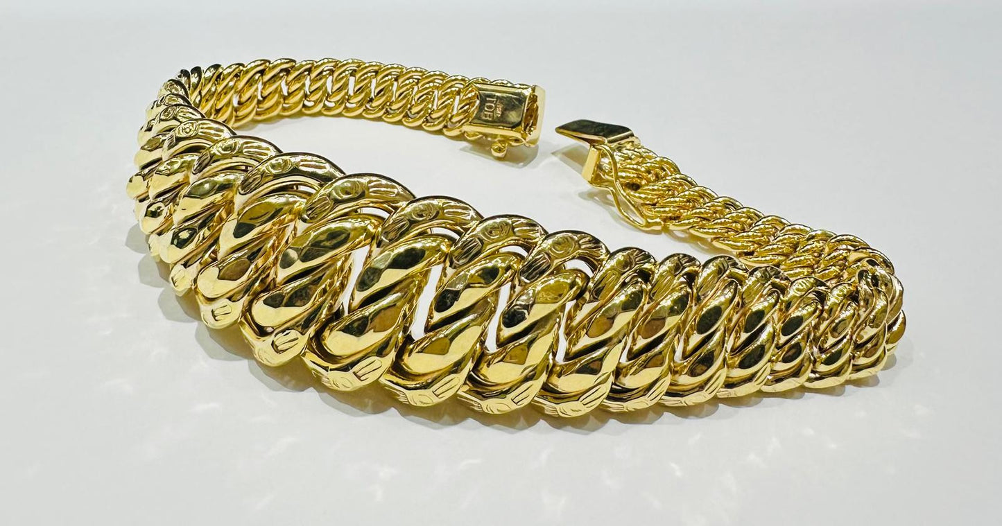 10K GOLD PRINCESS CUT BRACELET-  8"  WEIGHT: 21.8gm